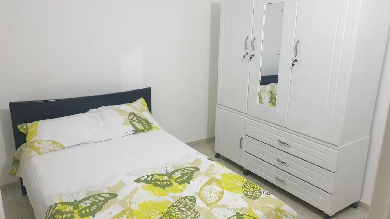 Mom'S House Floralia Hotel Yumbo Guest house